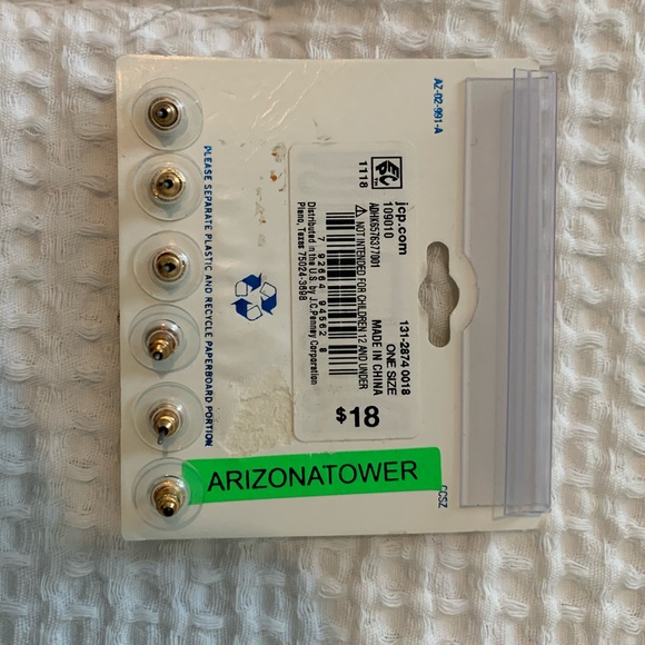 Earring stud set!!! - Picture 2 of 3